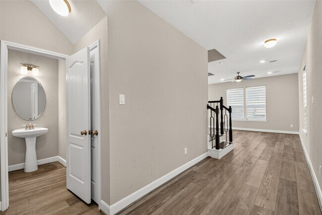 Building Photo - 10214 Pinewood Fox Dr
