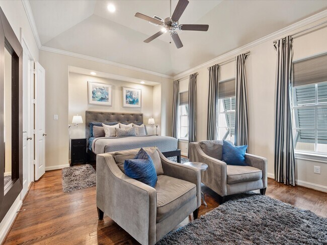 Building Photo - 249 E 27th St