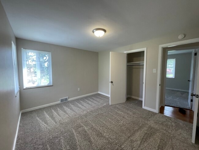 Building Photo - 9312 Highland Rd