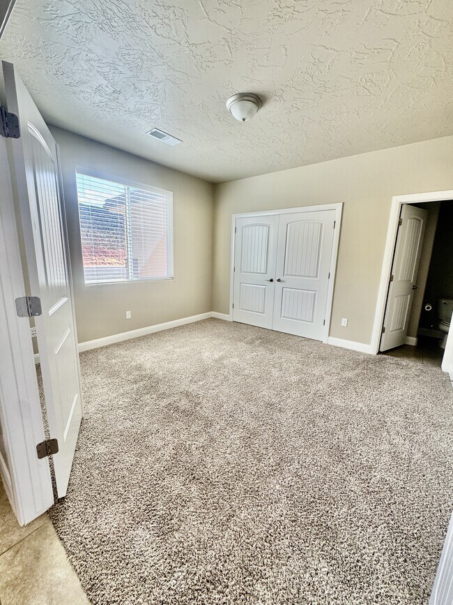 Building Photo - 2388 S 3330 W