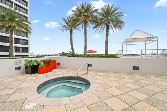 Building Photo - 529 S Flagler Dr