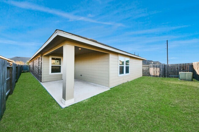 Building Photo - 24654 Greenwood Bay Dr