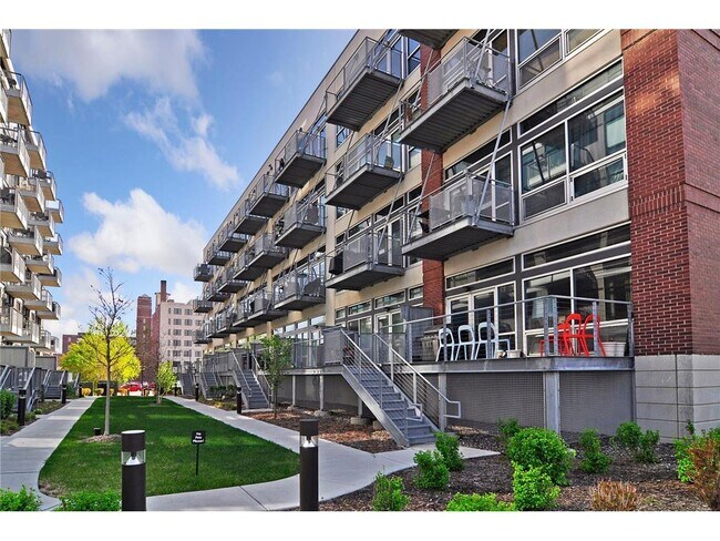 Building Photo - 710 N 4th St