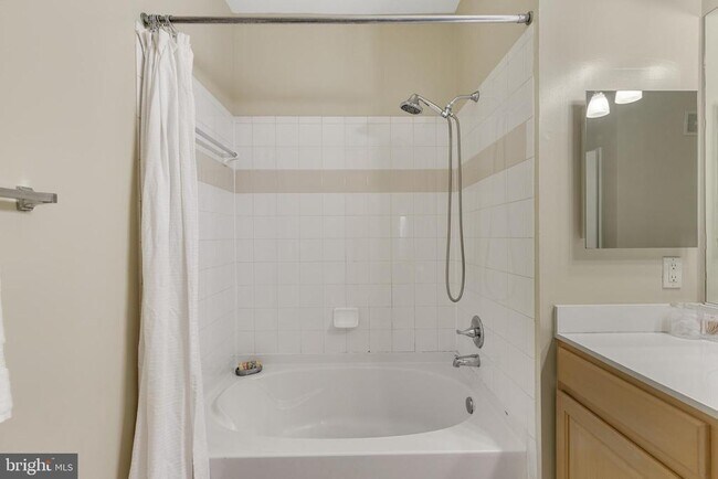 Building Photo - 2465 Army Navy Dr