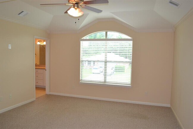 Building Photo - 336 Lazy Ln