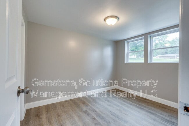 Building Photo - 104 Anchor Dr