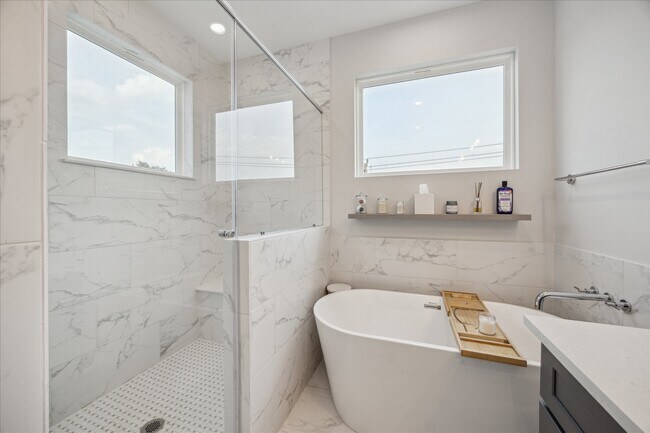 Building Photo - 903 Quitman St