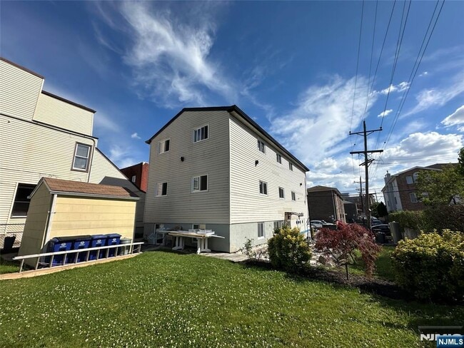 Building Photo - 219 Cliff St