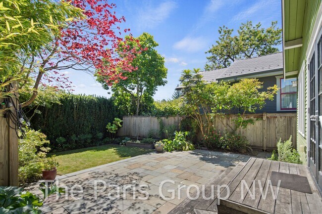 Building Photo - Exceptional Green Lake 3BR * Gorgeous In &...