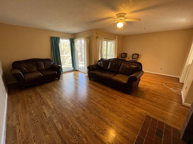 Building Photo - Charming 2BD, 2BA Durham Townhome South of Duke University