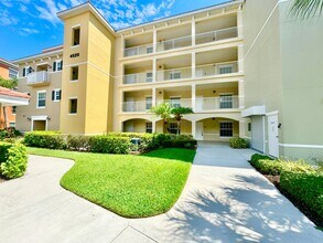 Building Photo - ** BOTANICAL PLACE ** 3 BED / 2 BATH - CON...