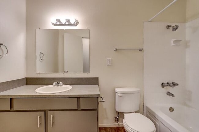 Building Photo - Remodeled 1 bedroom 1 bath