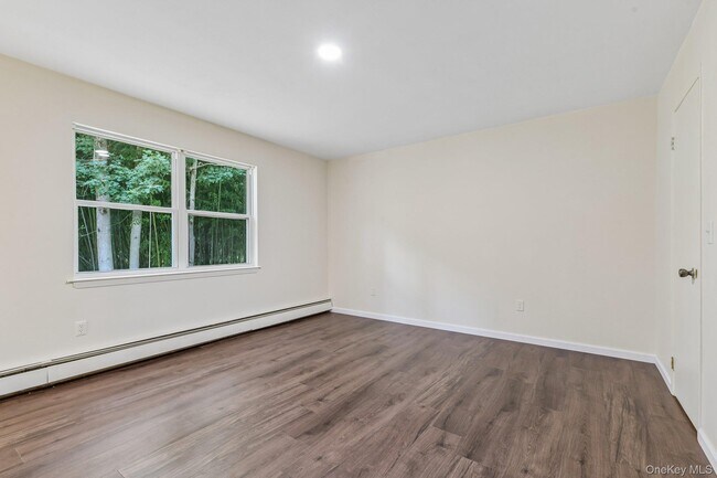 Building Photo - 22 Red Maple Rd