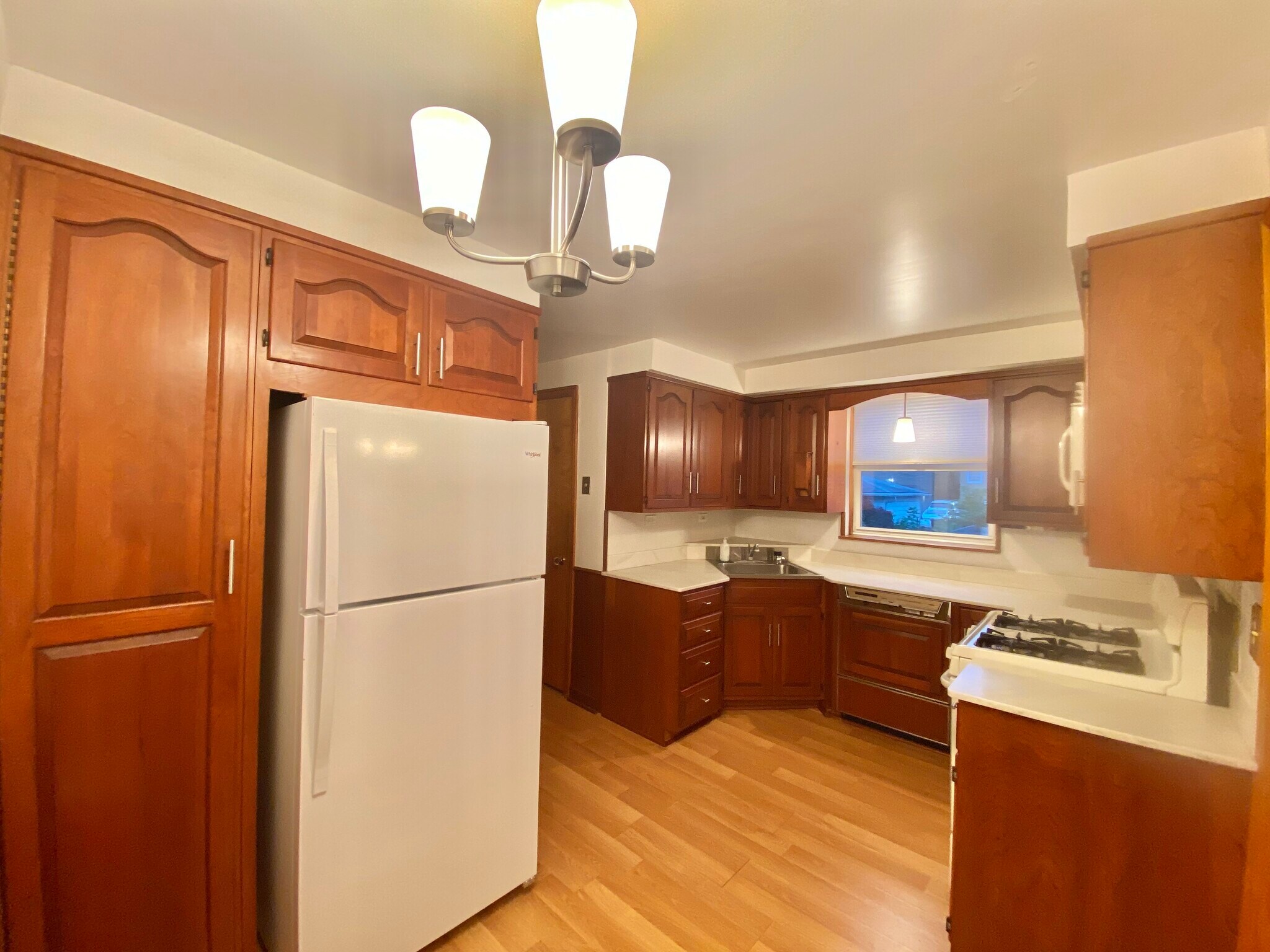 Building Photo - 1626 Maple Ave