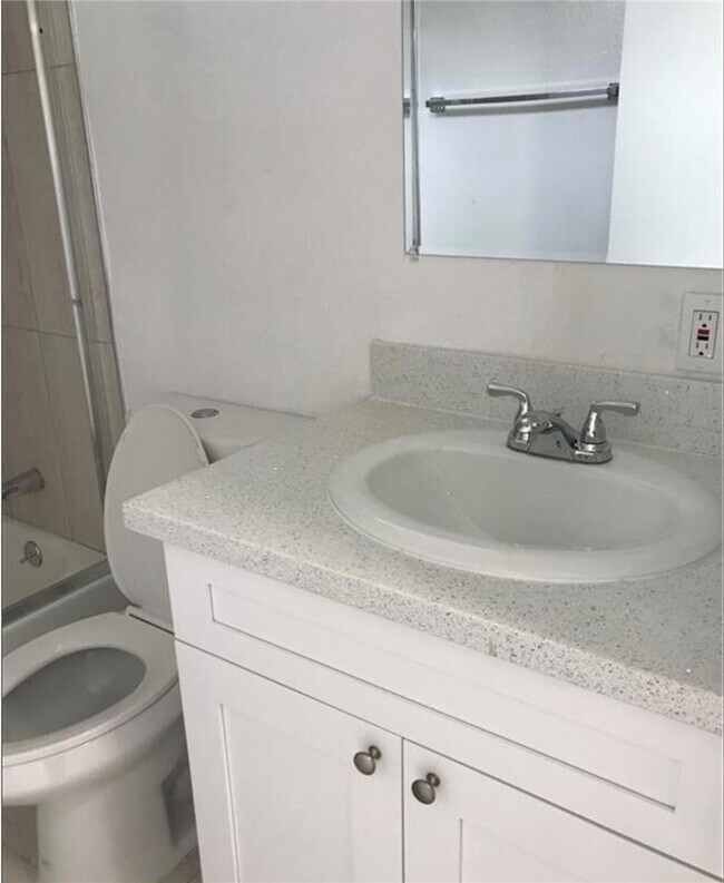 Building Photo - 832 Padilla St