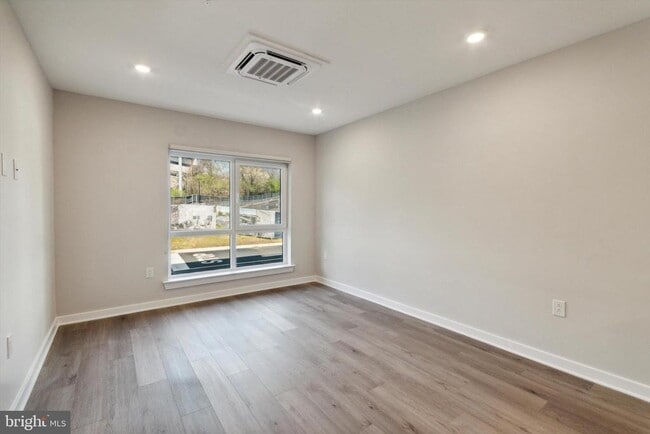 Building Photo - 3449 Scotts Ln