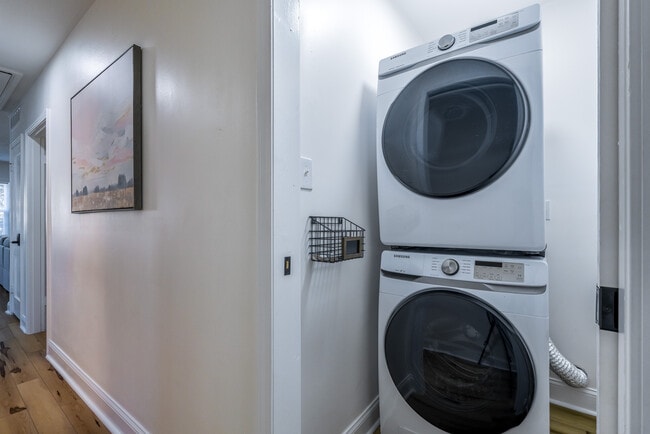 Building Photo - 3926 Brennan Dr