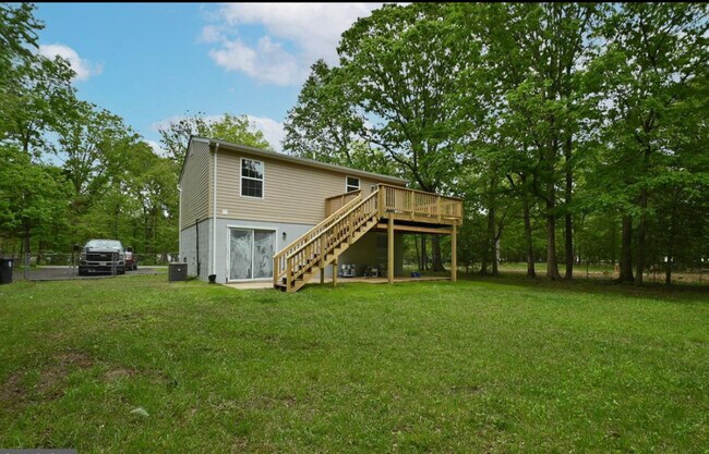 Building Photo - 16501 Accolawn Rd