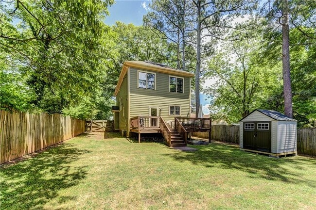 Building Photo - 1829 Sylvan Ridge Dr SW