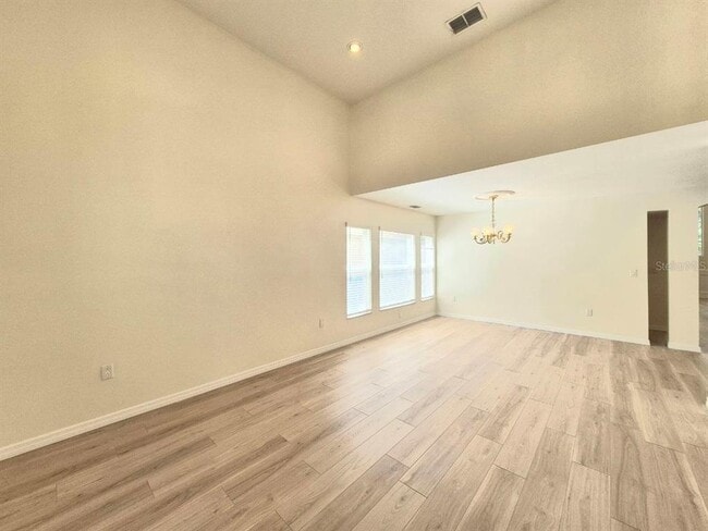 Building Photo - 2214 Green Oaks Ln