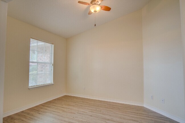 Building Photo - Updated 4BR/3BA Brick Home Near NAS Pensacola with Office & Screened Porch