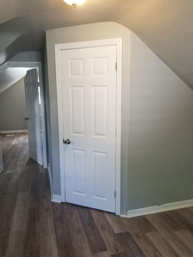 Building Photo - 3 Bdr Large Single Family House in a Nice ...