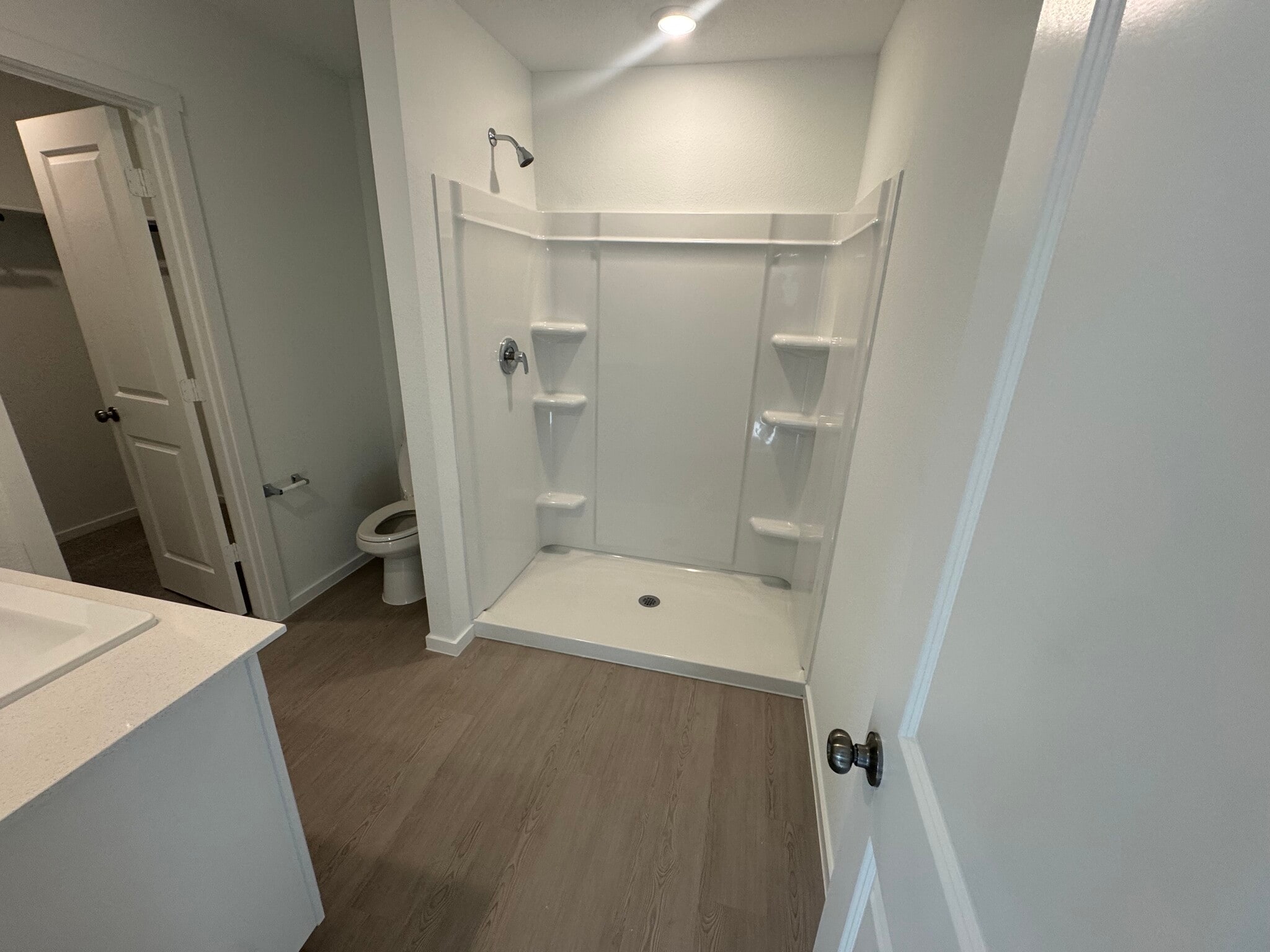 Master Bathroom - 14138 Lampard St