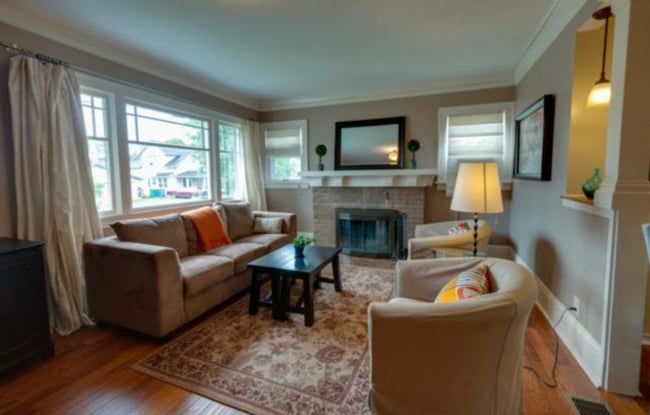 Living Room - 925 NE 79th Ave