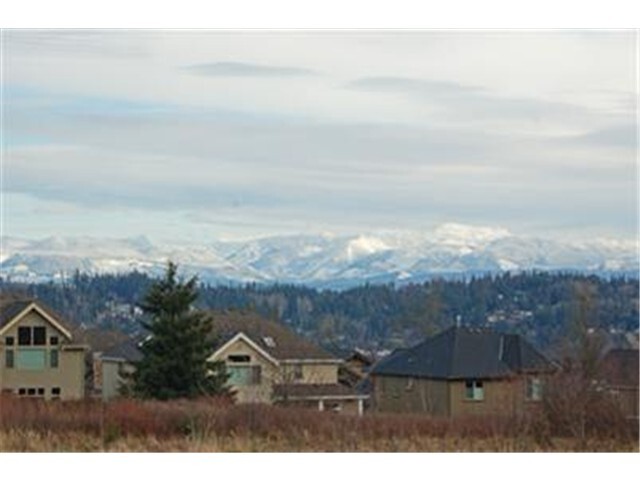 Building Photo - Beautiful Town Home about a mile from Down...