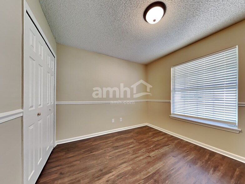 Building Photo - 2523 Sandhaven Ct