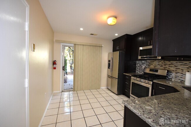 Building Photo - 56 Sassafras Ct