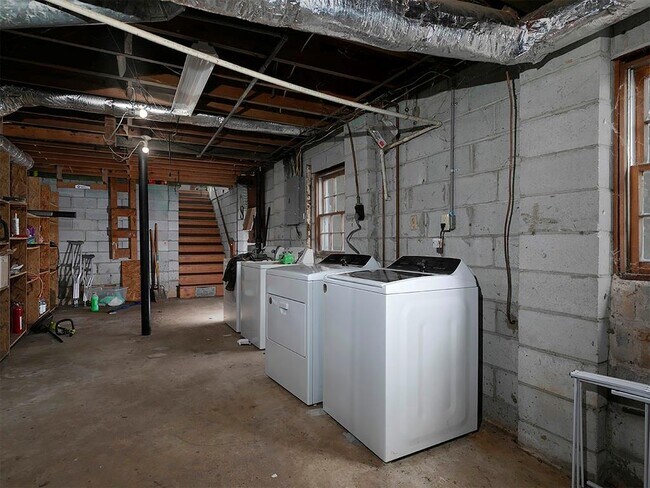 Building Photo - 858 Gaylemont Cir
