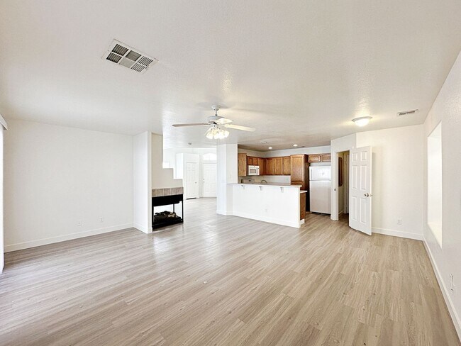 Building Photo - 4 BEDROOM WITH LOFT IN CUL DE SAC IN LONE MOUNTAIN