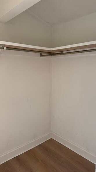 Walk In Closet - 5 Evergreen Dr