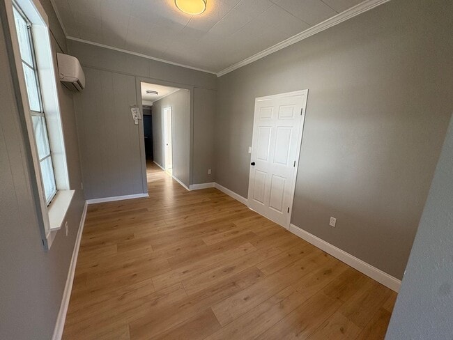 Building Photo - 3 Bed / 2 Bath Single-Family | Effective Rent After Credit