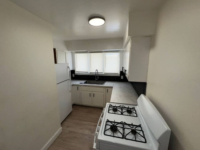 Building Photo - 3 bedroom 1.5 bath Single Family Home | CMHA Section 8 and EDEN Welcomed