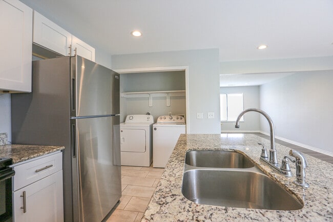 Building Photo - 602 Camellia Dr