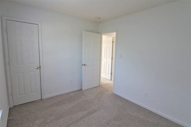 Building Photo - Charming 3-Bedroom Ranch Home in the Meriw...