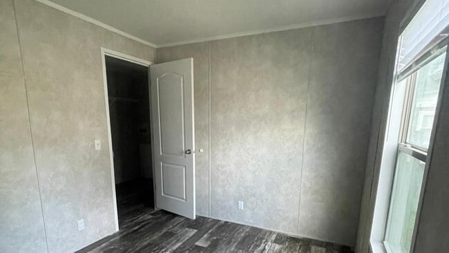 Building Photo - 1019 W Main St