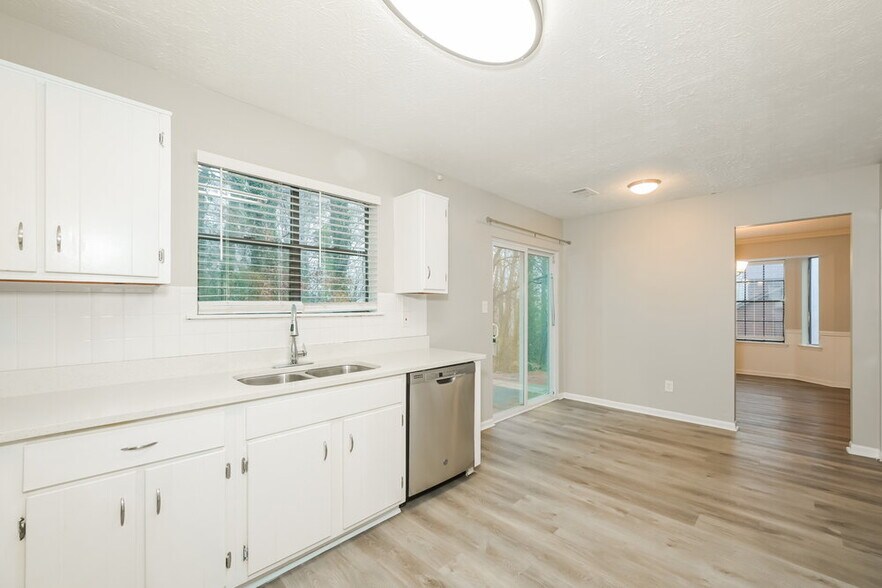 Building Photo - 1053 Mainstreet Lake Dr