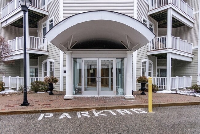 Building Photo - 614 Pond St