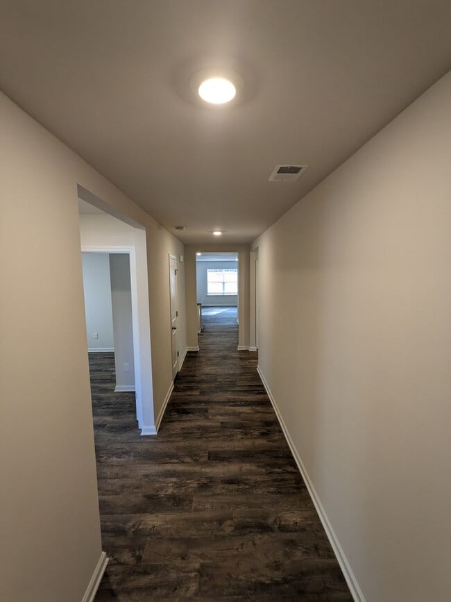 Building Photo - 4 Bedroom Ranch- Sherrills Ford