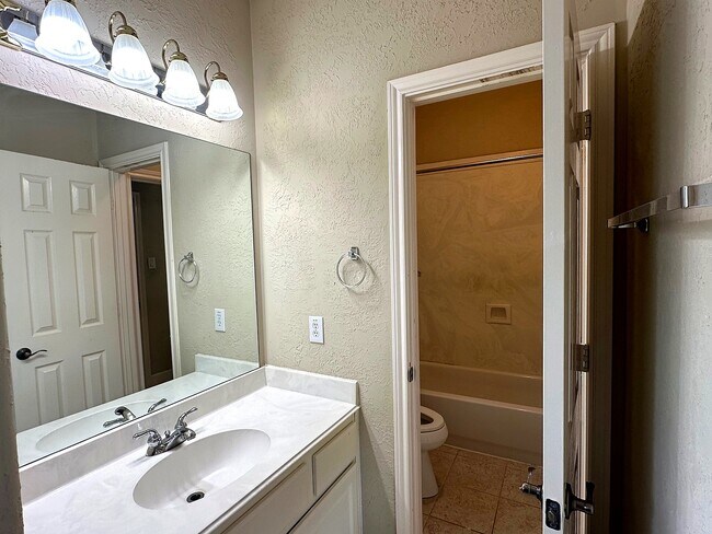 Building Photo - 10814 Keystone Fairway Dr