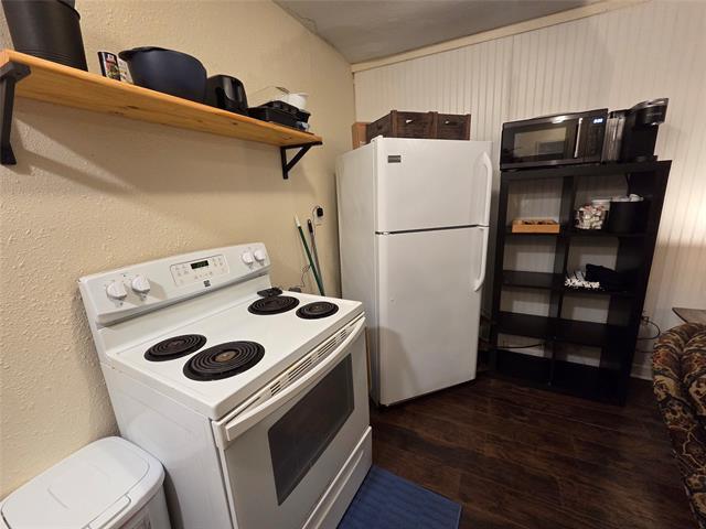 Building Photo - 1350 Lillius St