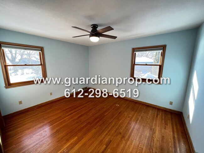 Building Photo - 706 Roma Ave W