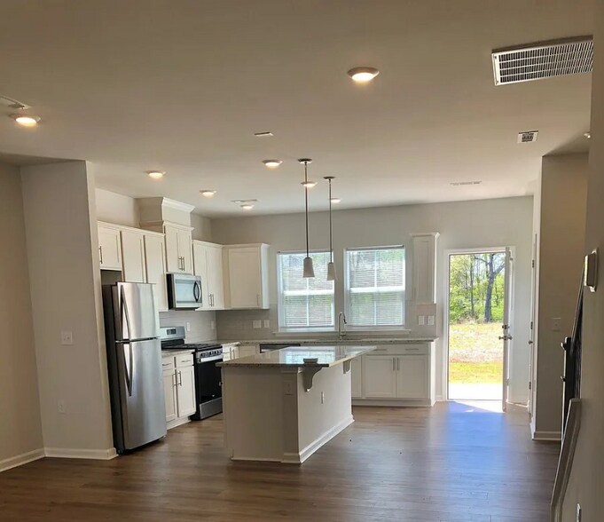Building Photo - 805 Falls Grove Trl