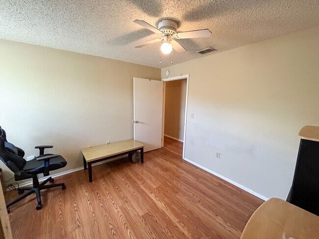 Building Photo - 3705 SW 27th St