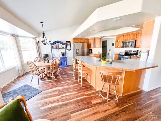 Building Photo - Fantastic 4 Bedroom Home with 3 Car Garage...