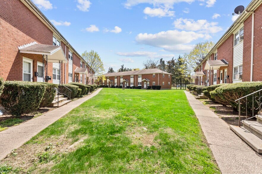 Building Photo - 75 Saltonstall Pky