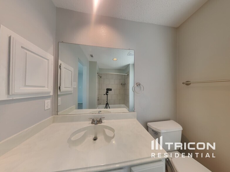 Building Photo - 2817 Laurel Hill Dr